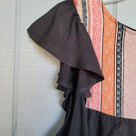 Cinnie Geometric-contrast Top. Size XL - Picture 4 of 8